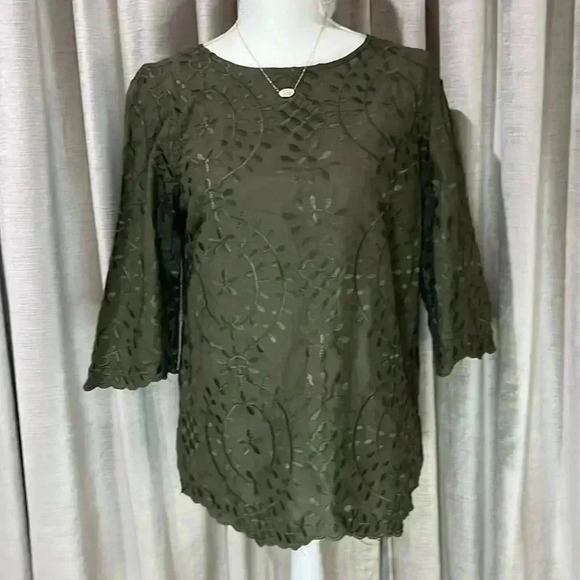 CHICOS SIZE 0 (SMALL) LEAF EMBOSSED GREEN BLOUSE - Picture 1 of 6